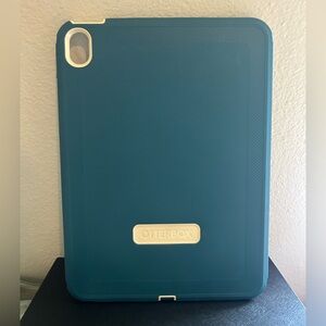 Blue Otterbox iPad case : 10th gen